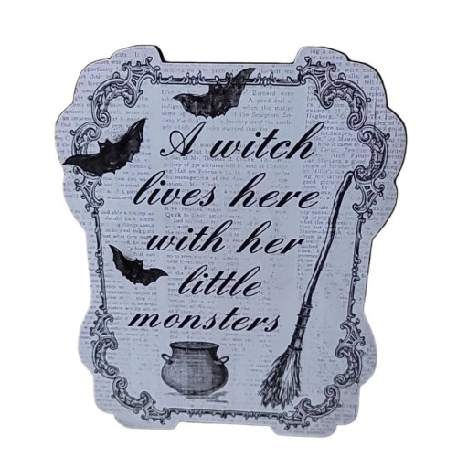 Dark Enchantment decorative plaque A witch lives here with her little monsters