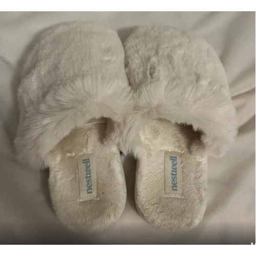 Bed Bath & Beyond Nestwell Slippers - Women | Color: White | Size: 5-6