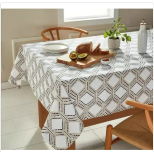 Everhome Diamond Weave 60-Inch x 102-Inch Oblong Tablecloth in Peyote/Tan White