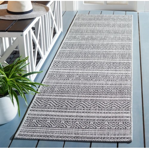 Geometric Indoor / Outdoor Area Rug in Black/Gray by Suttle